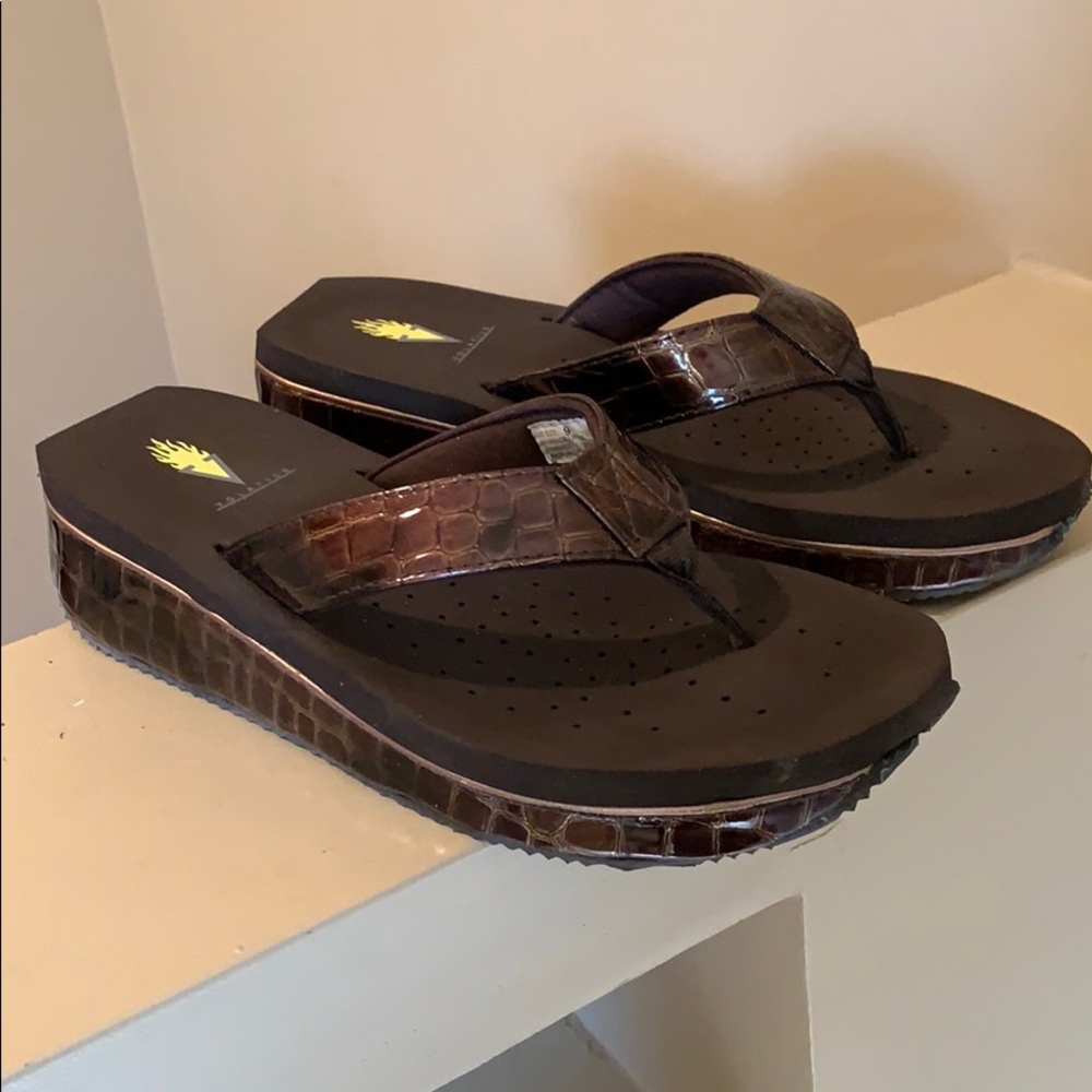 Volatile flip flops size 9